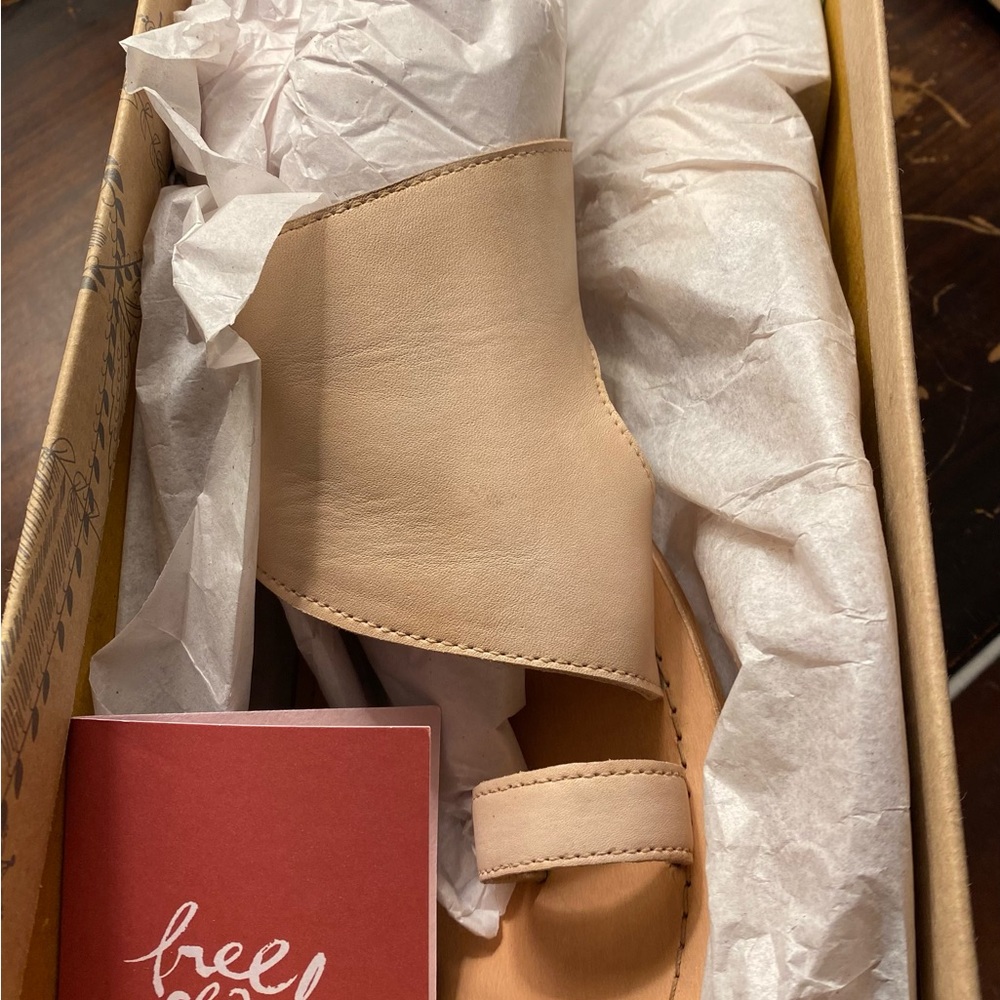 Free people New in box  San Antoni Slide Size 39 1/2 color Natural - Picture 6 of 8